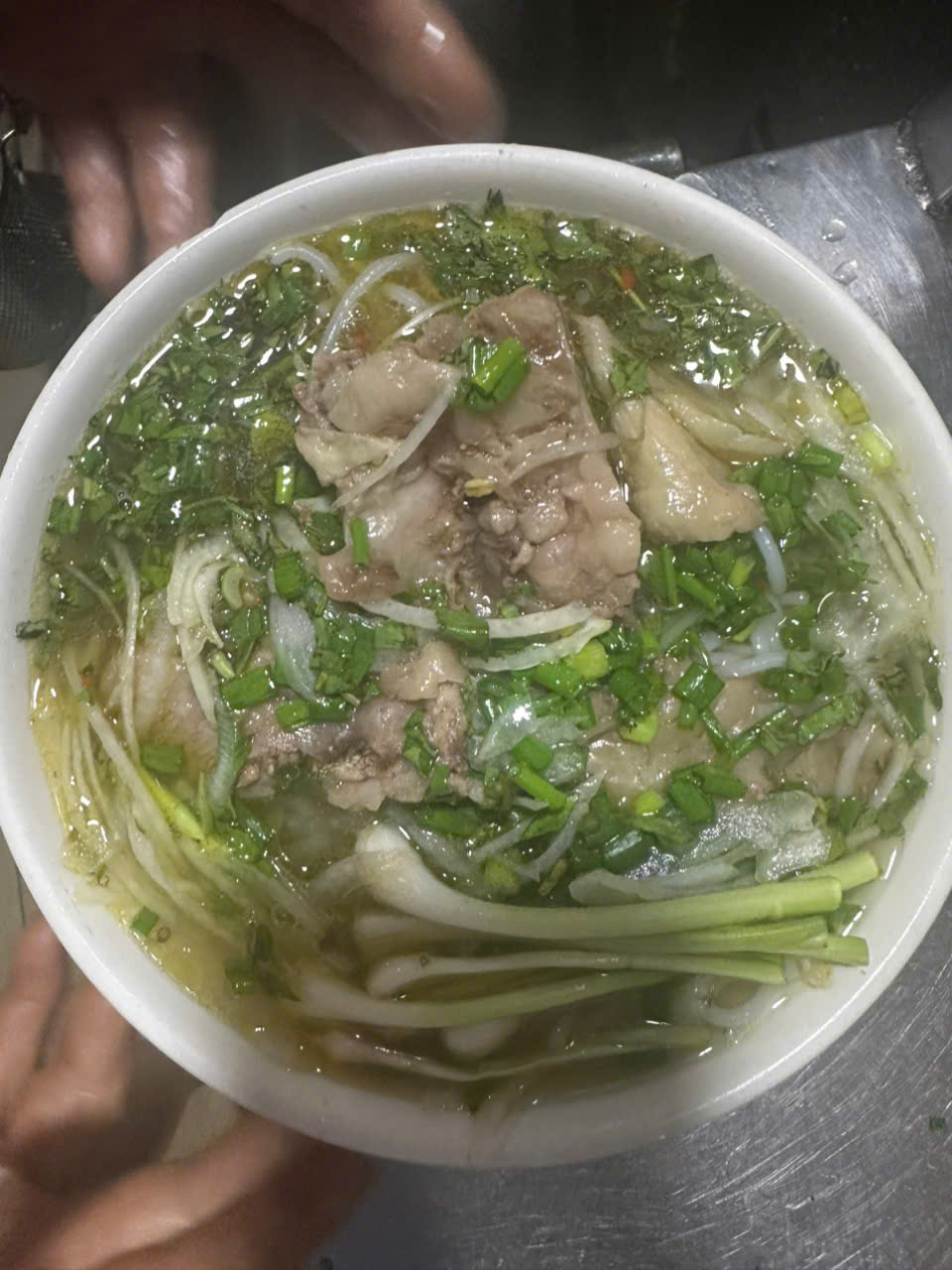 Tô phở thành phẩm nước trong, thơm